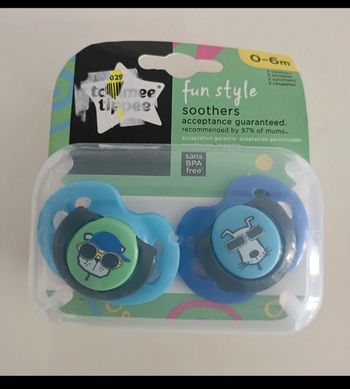 2 tétines tommee tippee en 0/6 mois