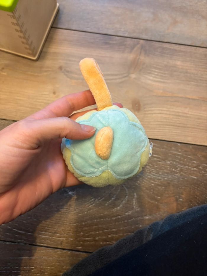 Jouet bébé peluche à suspendre doudou et compagnie