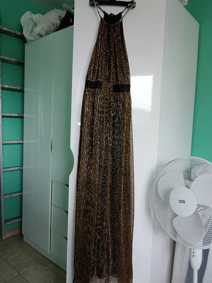 Robe sans manches noir et doré avec élastique noir taille M