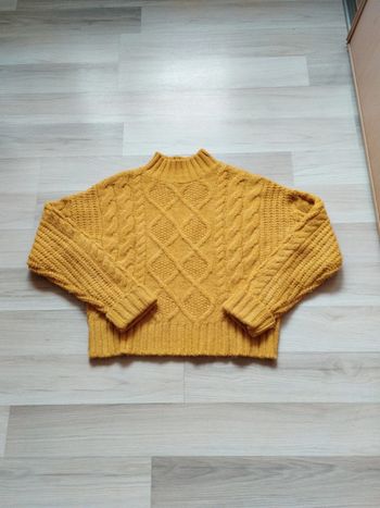 Pull court col montant