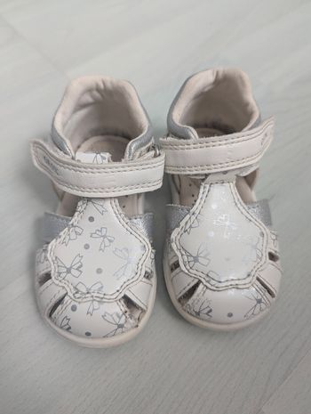 Chaussures ouvertes 20