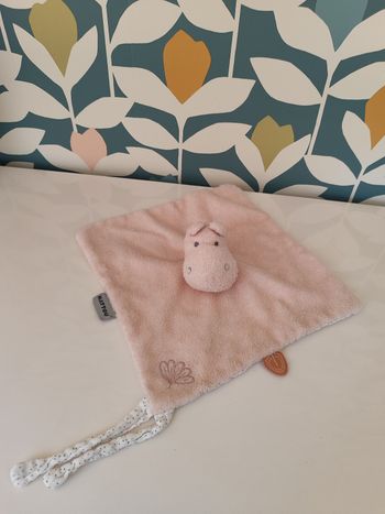 Doudou plat hippopotame nattou