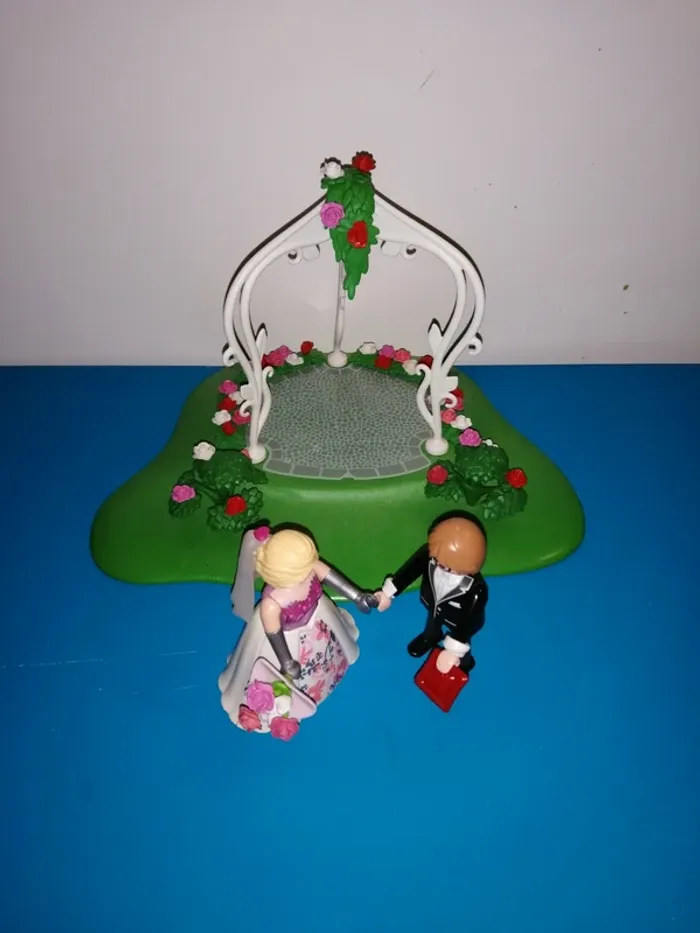 Thème* personnage & végétation / mariés - photo numéro 3