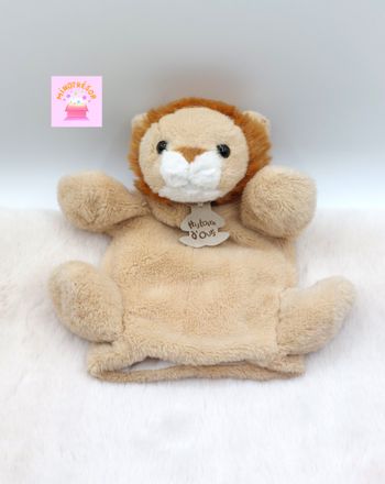 Peluche doudou marionnette lion Mario HISTOIRE D’OURS HO1227 beige marron blanc