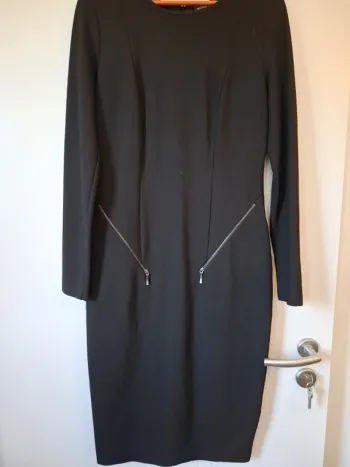 Robe chic moulante Apart neuve