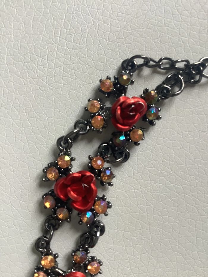 Collier tour de cou métal argenté vieilli, émail et strass de couleur - photo numéro 2