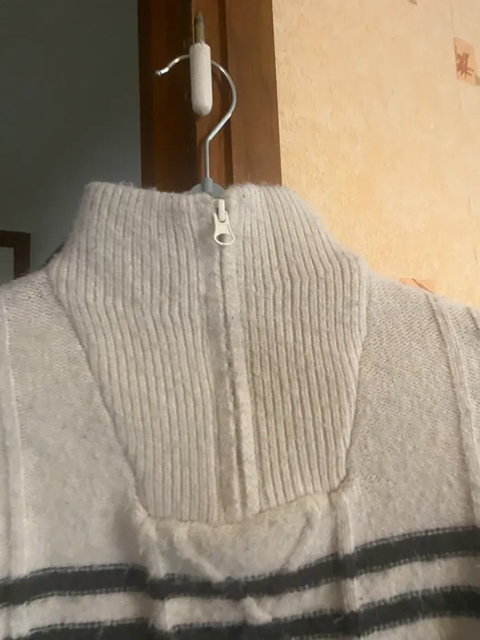 Pull garçon GEMO – Taille 10 ans – Douillet & très bon état 🤍🖤 - photo numéro 3