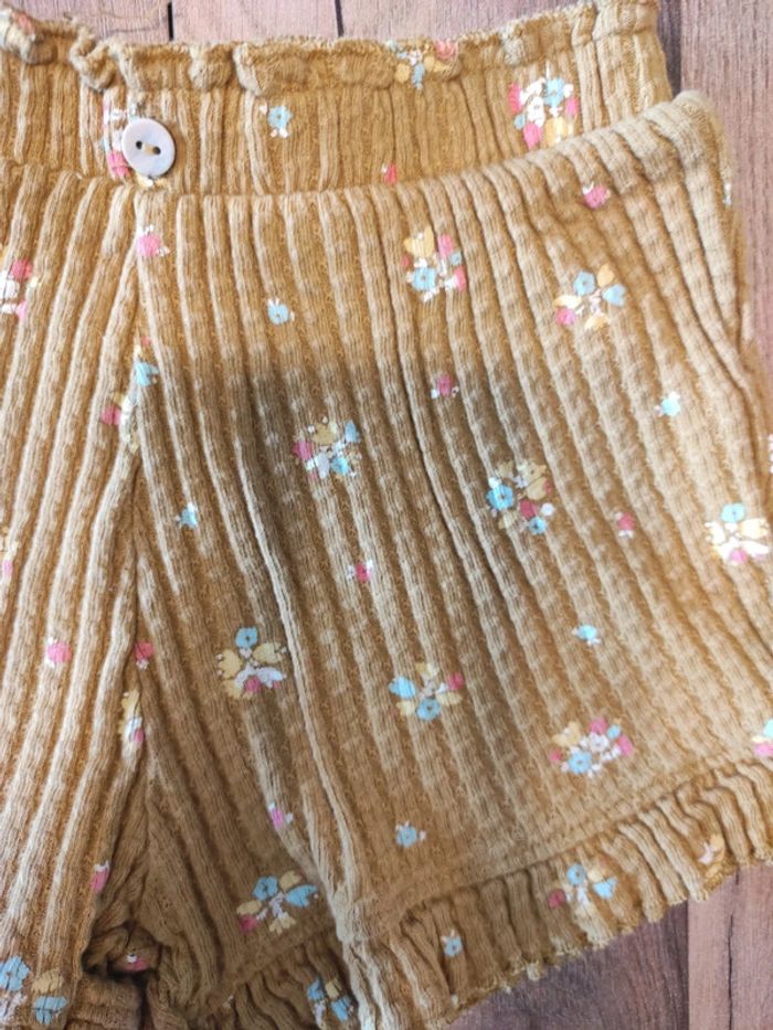 Short 4 ans en TBE Kiabi limite neuf - photo numéro 3