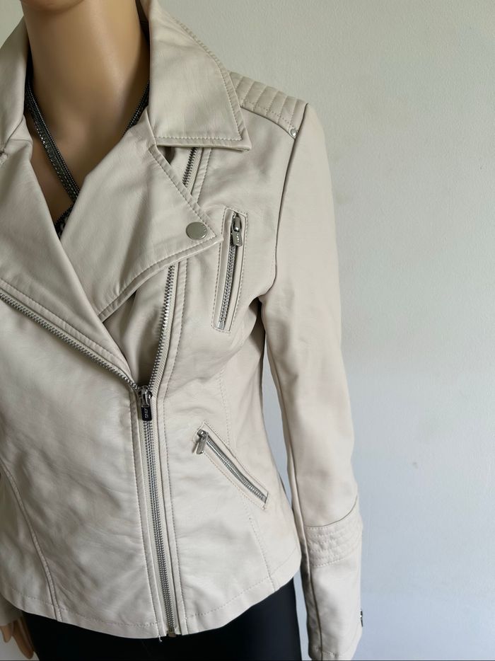 Perfecto beige en simili cuir Only taille 36 jamais porté - photo numéro 4
