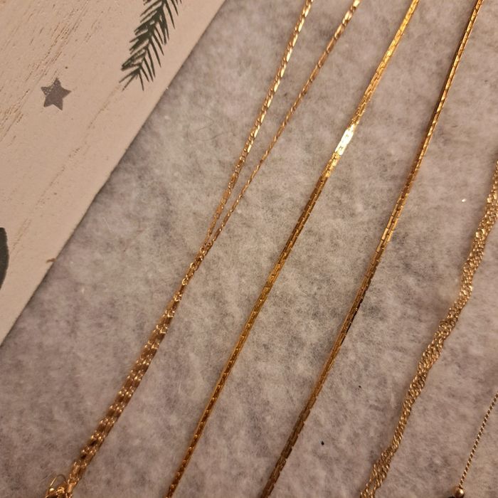 Lot colliers doré tout en finesse - photo numéro 8