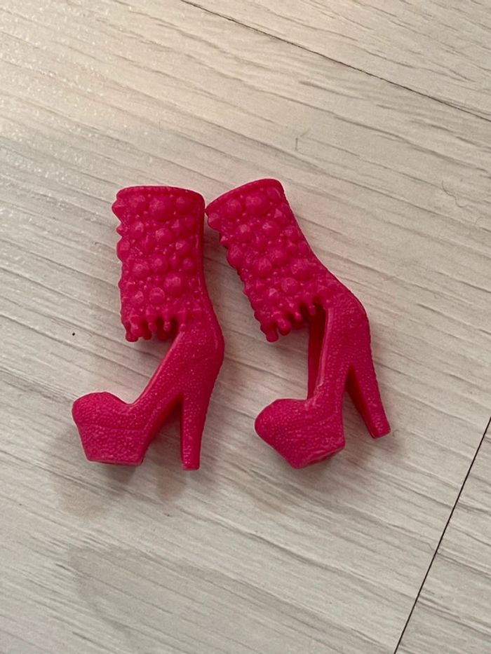 Chaussures poupée barbie
