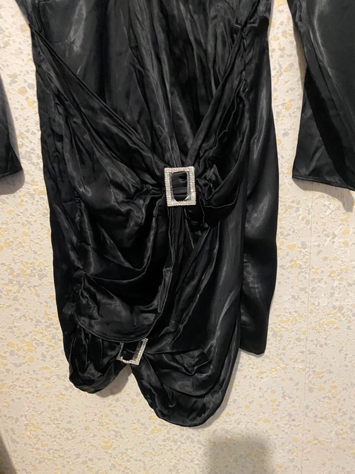 Robe Zara noir satin ceinture boucles 42 - photo numéro 3