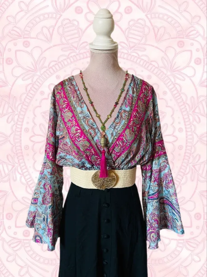 🩵🌸Blouse courte en soie bohème S/M Fairy hippie chic made in India paisley silk blouse🌸🩵 - photo numéro 3