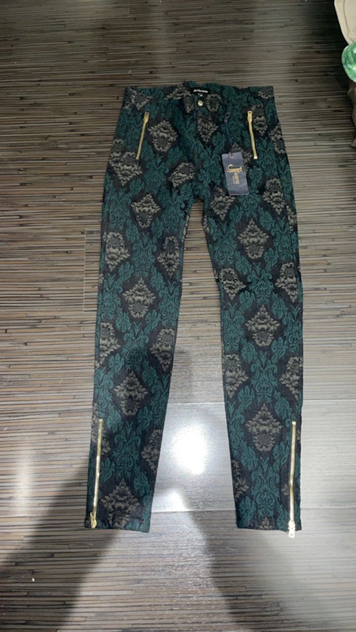 Pantalon Jeckerson imprimé baroque – Taille 36 / US 26 Neuf avec étiquette