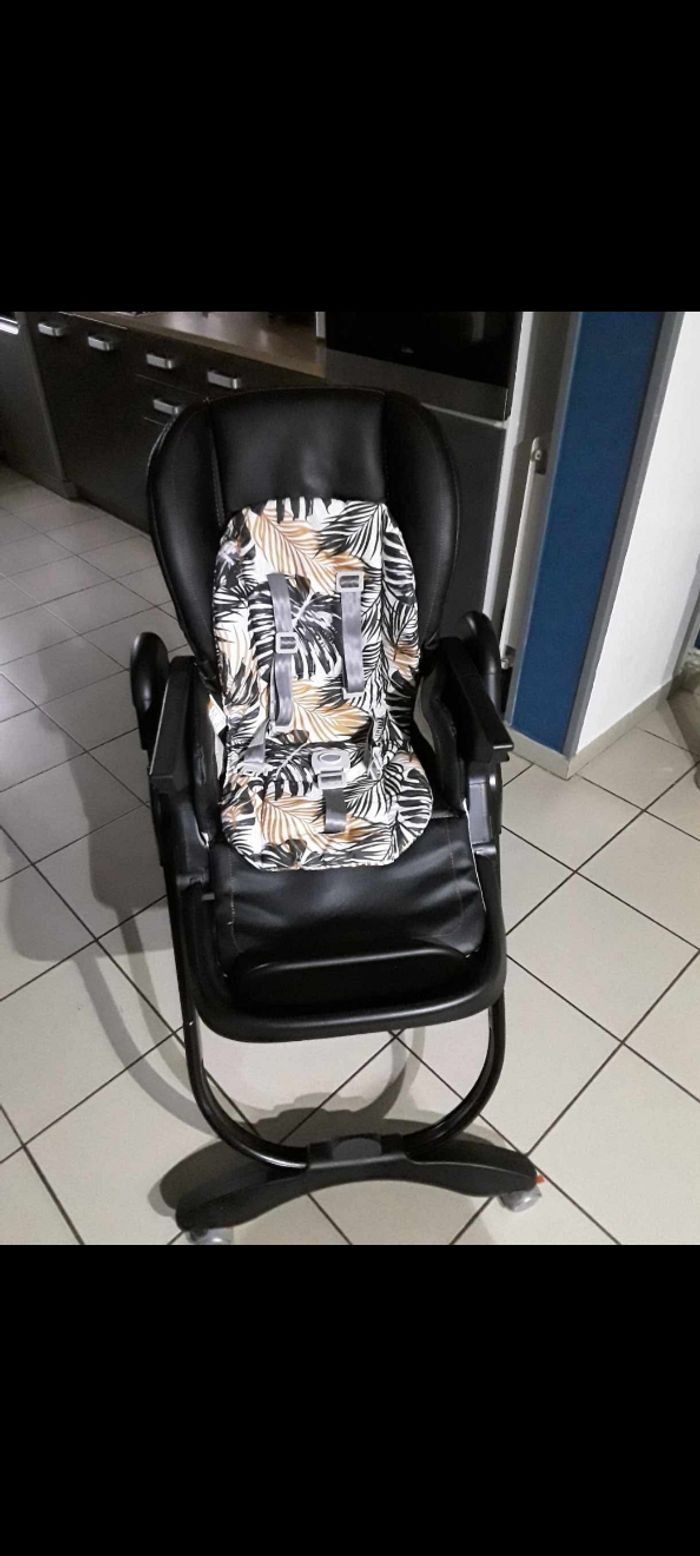 Vends chaise haute simili cuir noir - photo numéro 8