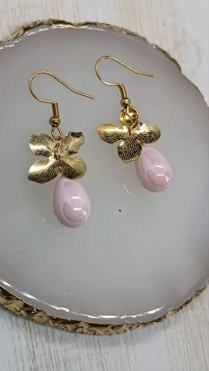 Jolies boucles d'oreilles pendantes