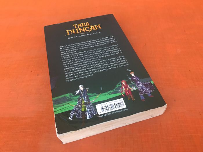 Sophie Audouin-Mamikonian Tara Duncan Le Dragon renégat - photo numéro 4