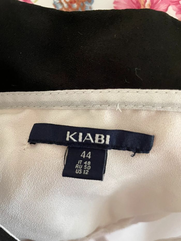 Haut blanc à col rond noir - photo numéro 6