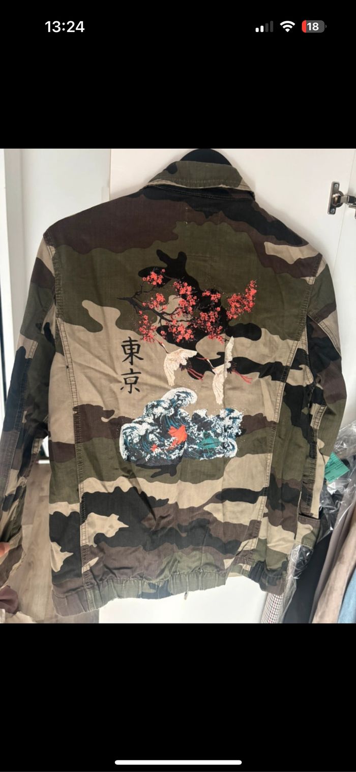 Veste imprimé militaire avec motif dans le dos bershka - photo numéro 3