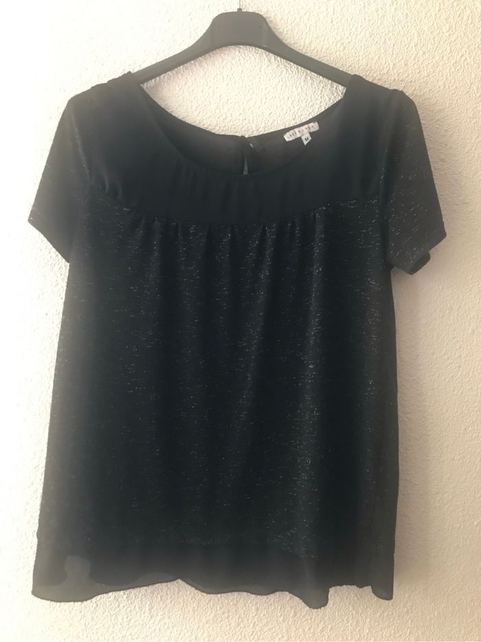 Tee shirt ou blouse légères paillettes argentées - photo numéro 2