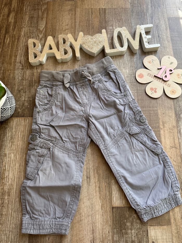 - Pantalon Kidkanai - 18 mois - bon état, petite tache - photo numéro 1