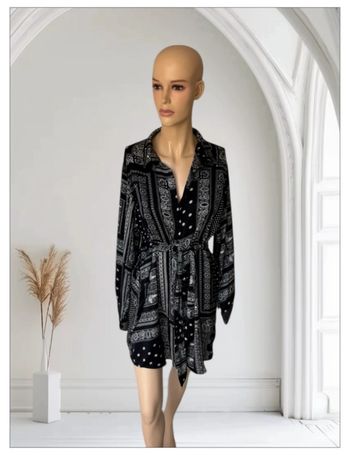 Robe neuve Eight Paris taille L – Motif bandana noir et blanc