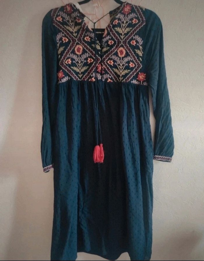 Robe Zara , fleurs Brodées taille S - photo numéro 5