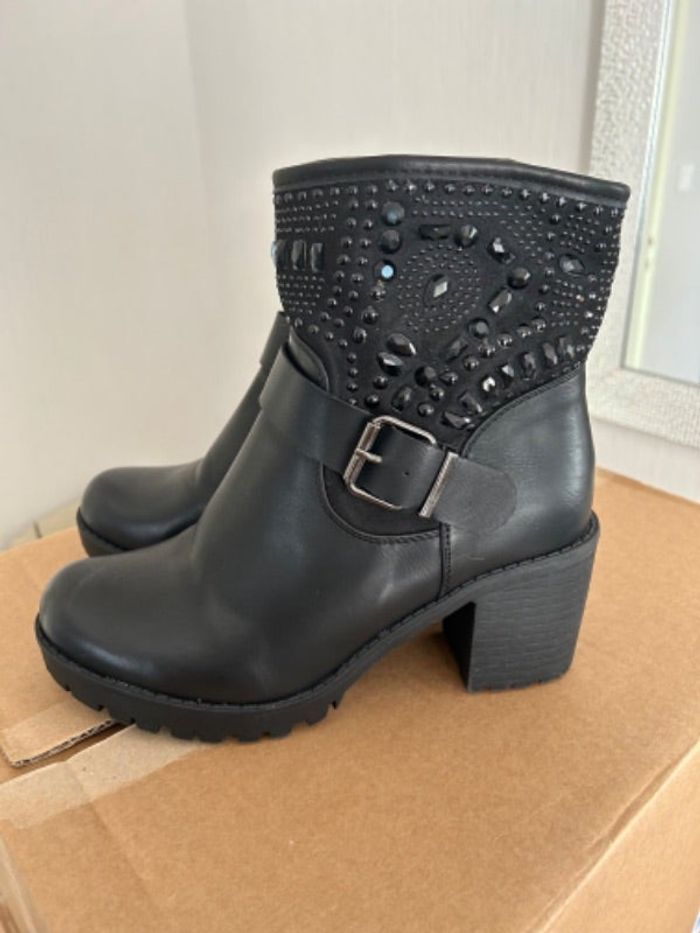 Bottines noires strass