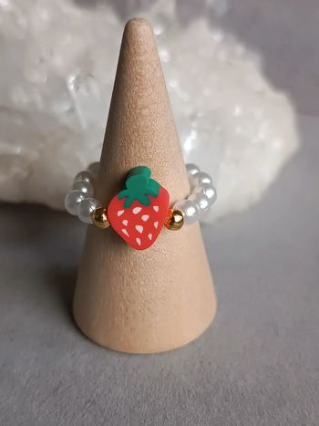 Mignonne petite bague fraise
