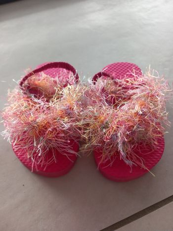 Paire de tongs rose neuve T.20