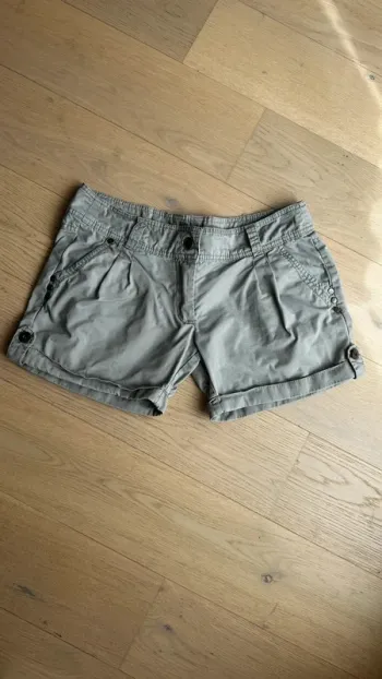Short beige