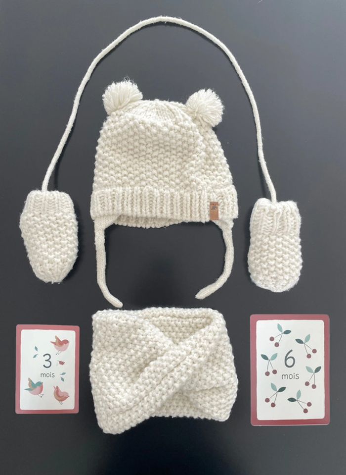 Ensemble bonnet + moufles + tour de coup