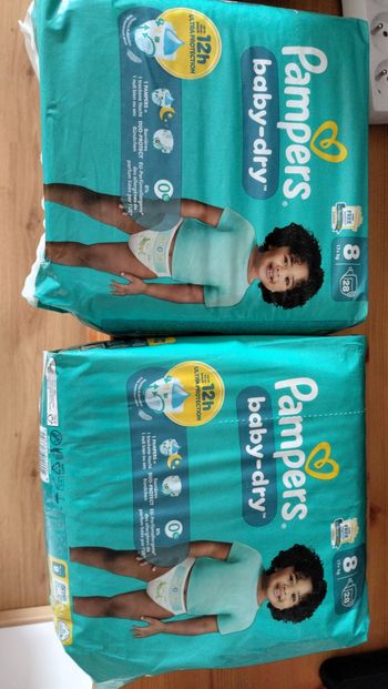Lot de deux paquets de couches Pampers taille 8