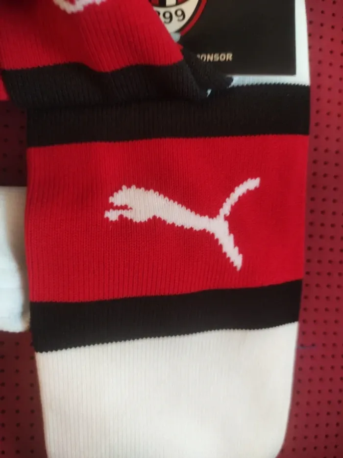 Chaussettes de foot Milan AC, Puma Authentique Officiel taille 31/34, Neuf - photo numéro 4