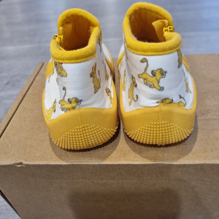 Chaussons bébé Le Roi Lion taille 20 - photo numéro 4