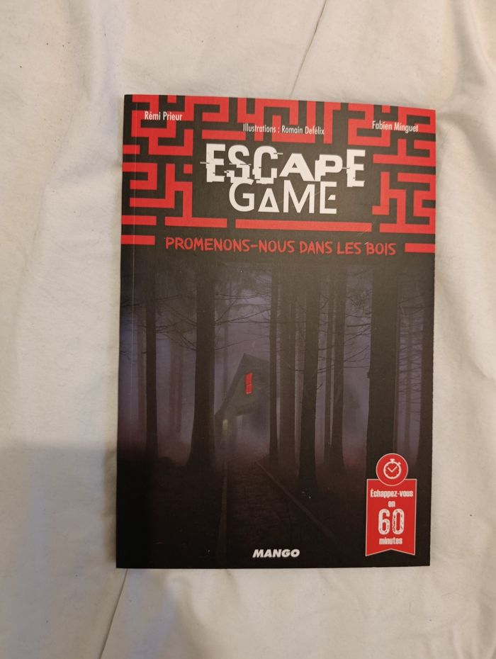 Livre de jeu d'escape game: promenons-nous dans les bois - photo numéro 1