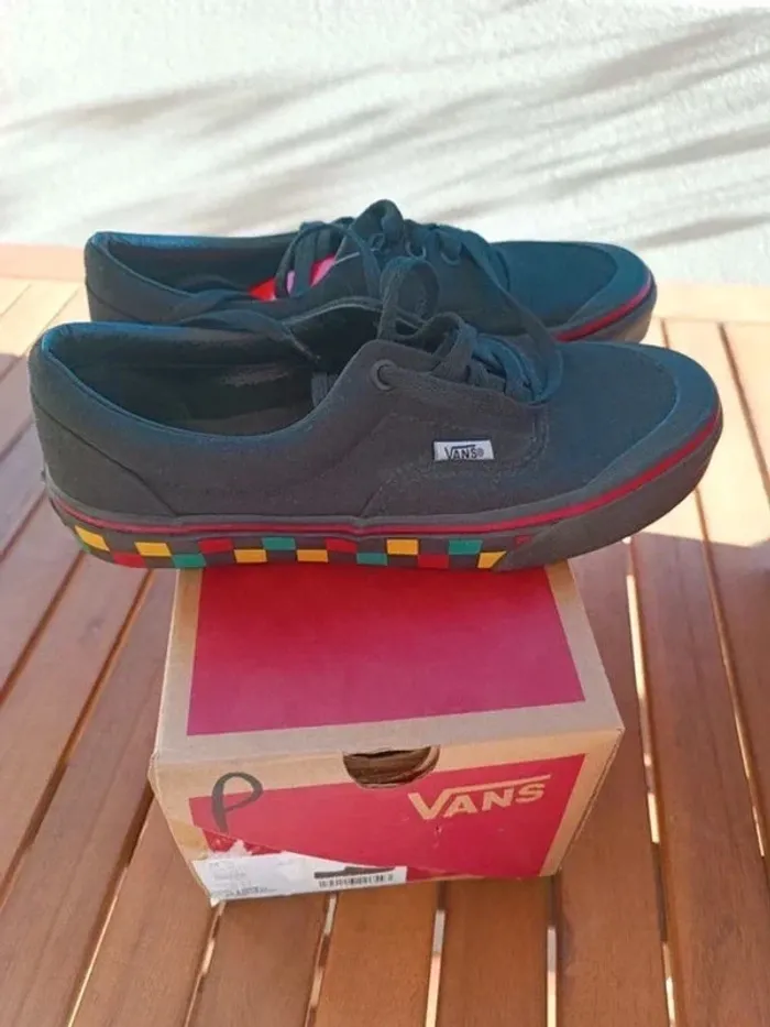Baskets noires vans pointure 36,5 mixtes - photo numéro 2