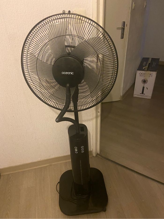Brumisateur télécommande intégrée