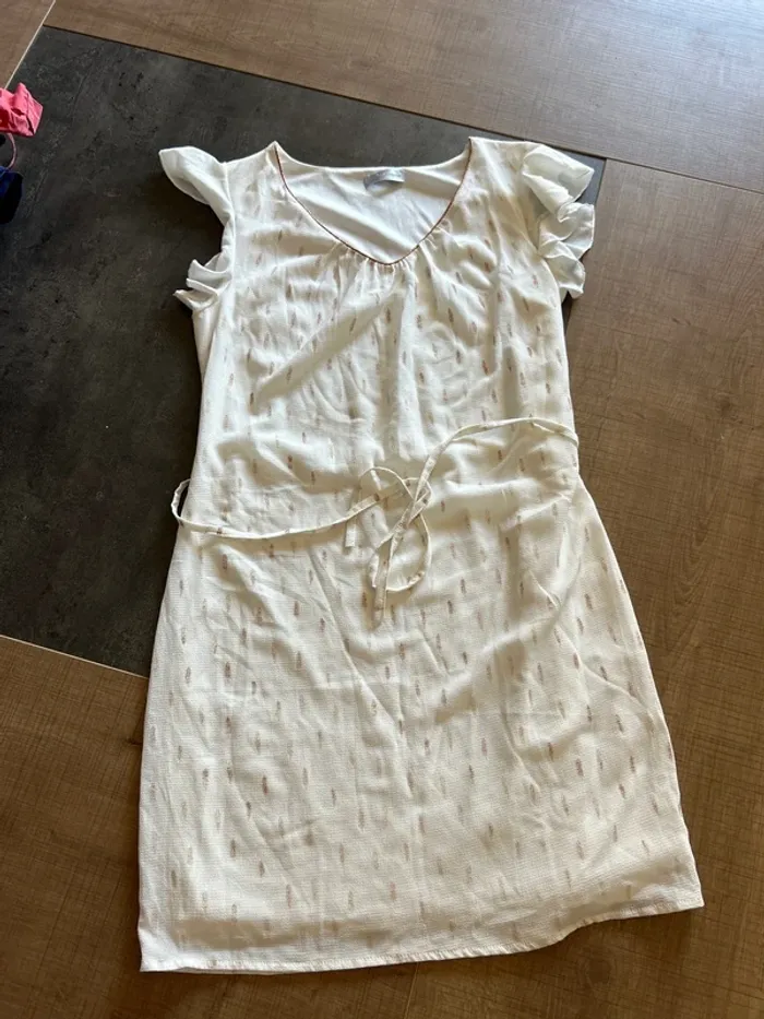Robe femme, blanche à motif plume, cache cache, taille 36