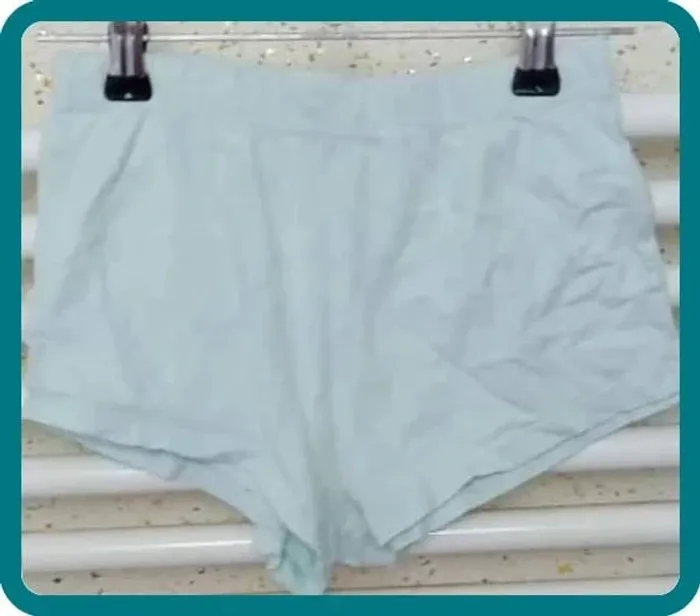 Short  vert  eau Gémo  Taille  8  ans - photo numéro 2