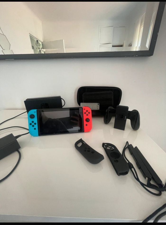 Nintendo switch + 2 jeux de vidéos de switch - photo numéro 2