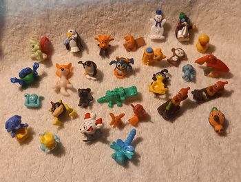 lot figurine 29 miniatures Kinder et autres