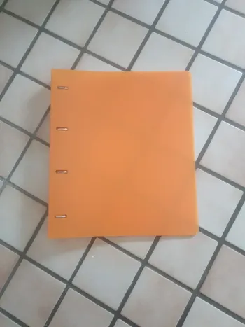Classeur orange neuf
