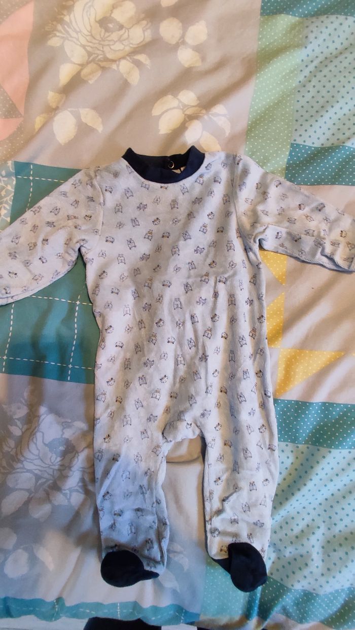 Lot vêtements pyjamas et bodies - photo numéro 9