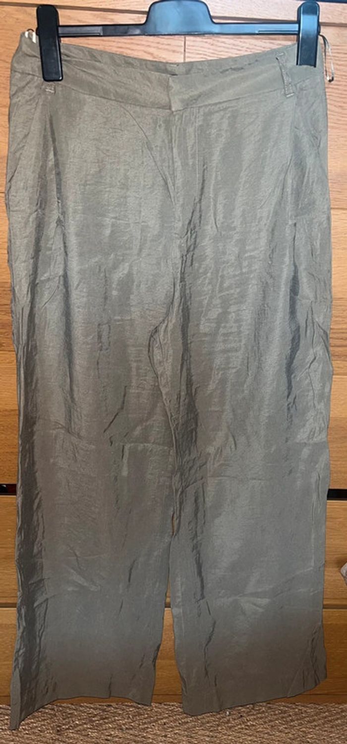 Pantalon large vert kaki Zara - photo numéro 2