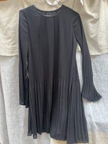 Robe noire plissée
