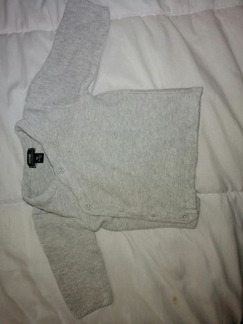 Lot de 2 brassieres.