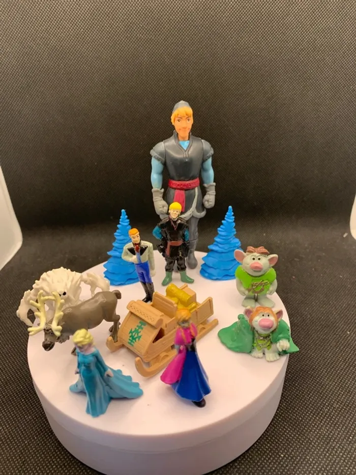 Lot de figurines la reine des neiges