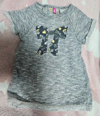 Robe pull grise avec un nœud. 6 mois. Orchestra