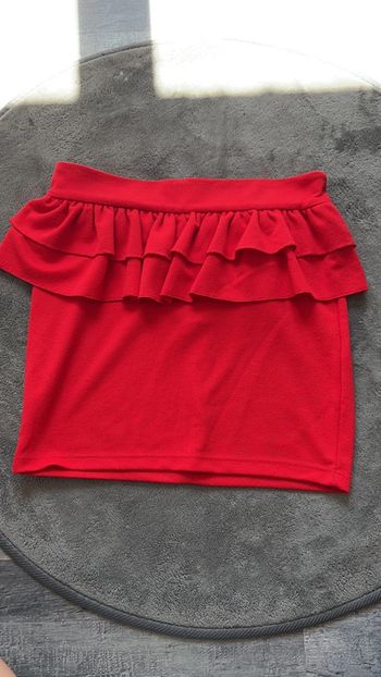 Magnifique jupe avec effet volant